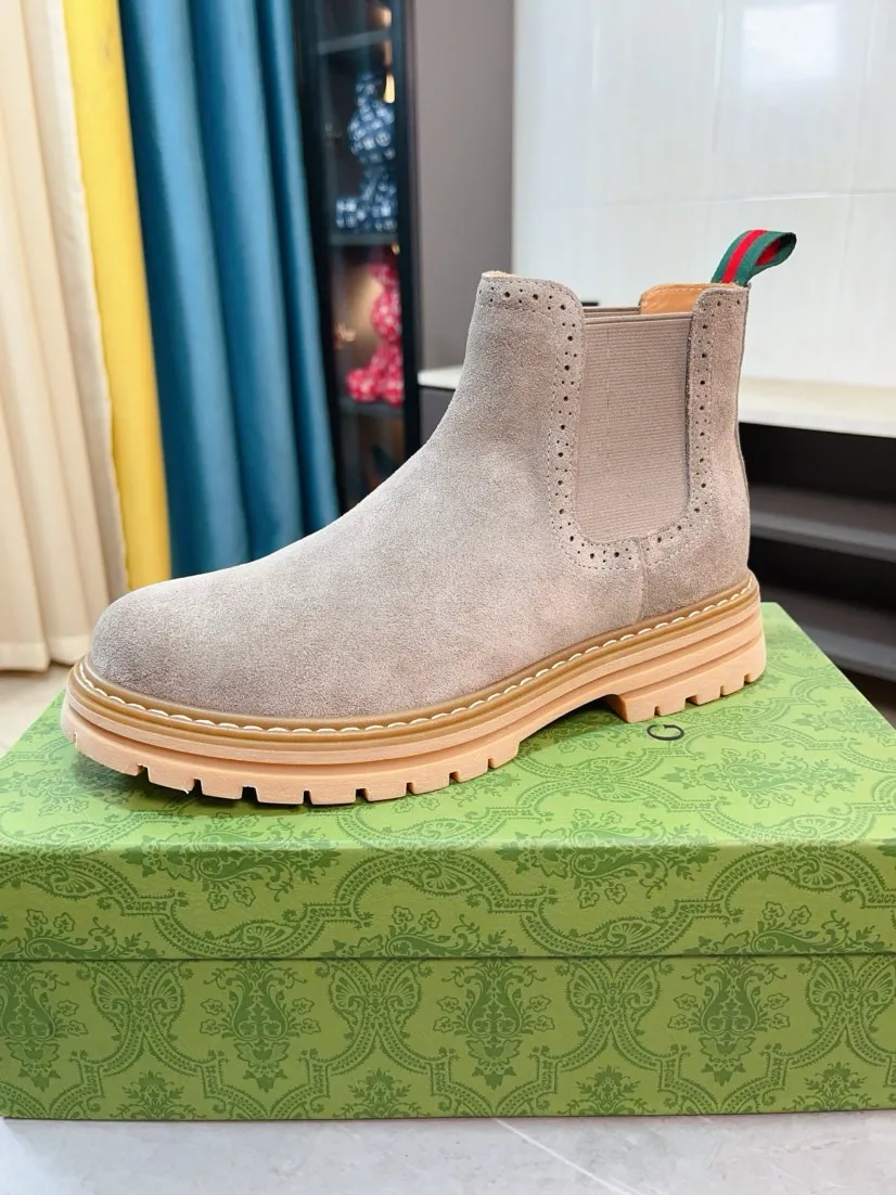 Men's shoes 💰540🌸🌸 (GUCCI) [cow lining plus velvet optional] [can be made without standard] New product Martin boots imported from Canada with full top layer high mercerized frosted fabric, punched using 3D digital technology, high-end and classy, ​​versatile to wear, full of three-dimensionality, close pictures will make you obsessed with the leather. You can't extricate yourself ~ the best on the market.          Fabric: Cowhide/Embossed Lining: Cowhide.          Please make a note when placing an order, sizes: 38-44 (37, 45, 46 can be customized and cannot be returned or exchanged) 5 colors available; black, gray, khaki, coffee, and earthy yellow